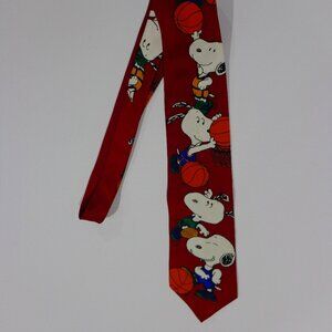 Peanuts Snoopy & Friends Tie Last‎ Second Hero Basketball 100% Silk Necktie